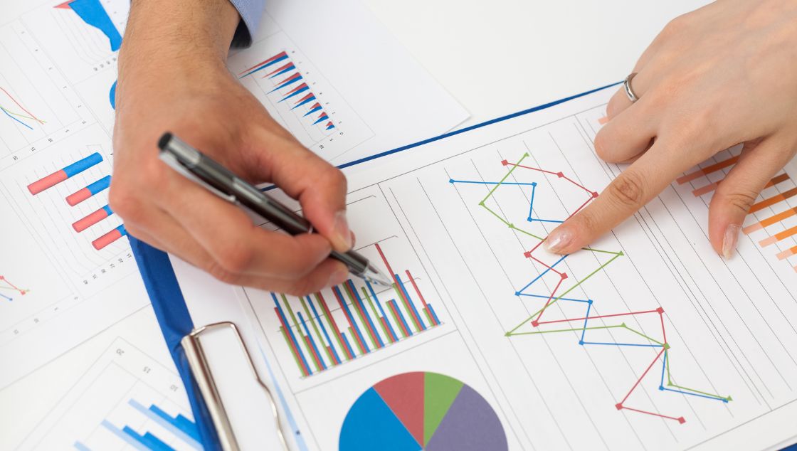 Correlation Analysis with Dot Charts for Academic Research Presentations